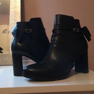 Banana Republic bow booties